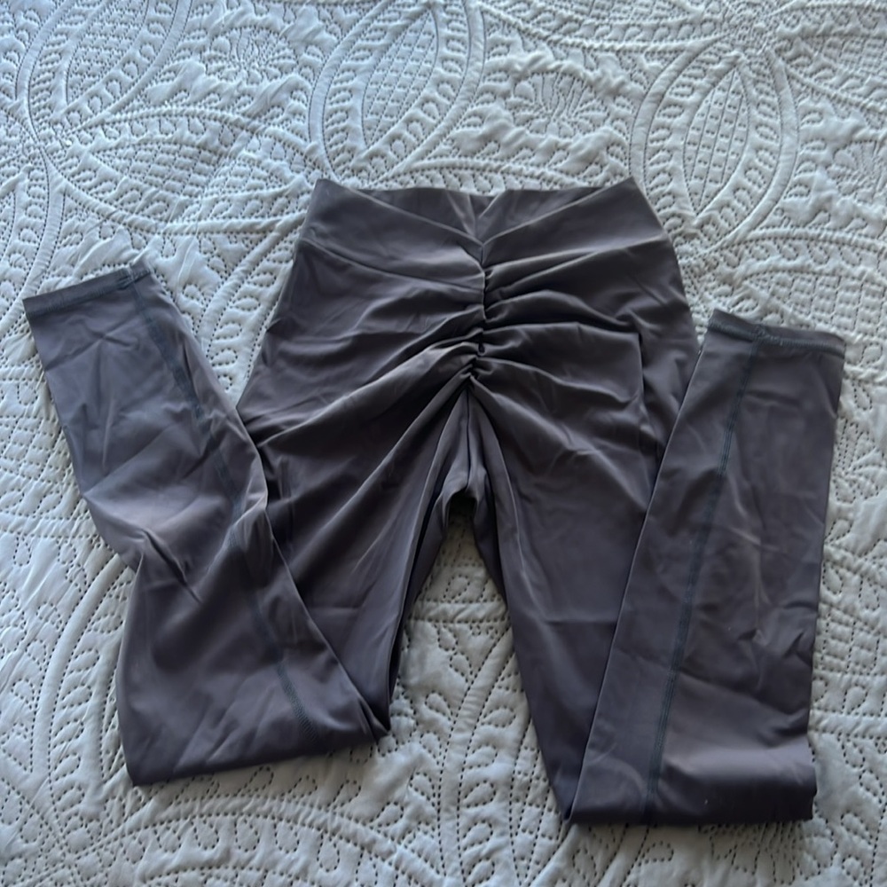Danysu scrunch bum leggings.